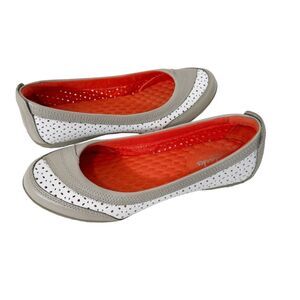 Clarks Women’s Privo Perforated Leather Beige White Comfort Ballet Flats Size 8